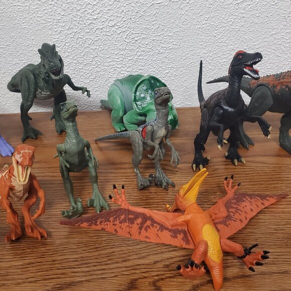 Action Figures - Lot of 11 Dinosaurs all Poseable w/Moveable Pieces - 6"-9" Tall - Picture 2 of 8